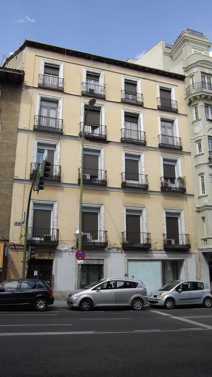Hostal Rivera - Atocha Madrid Exterior foto